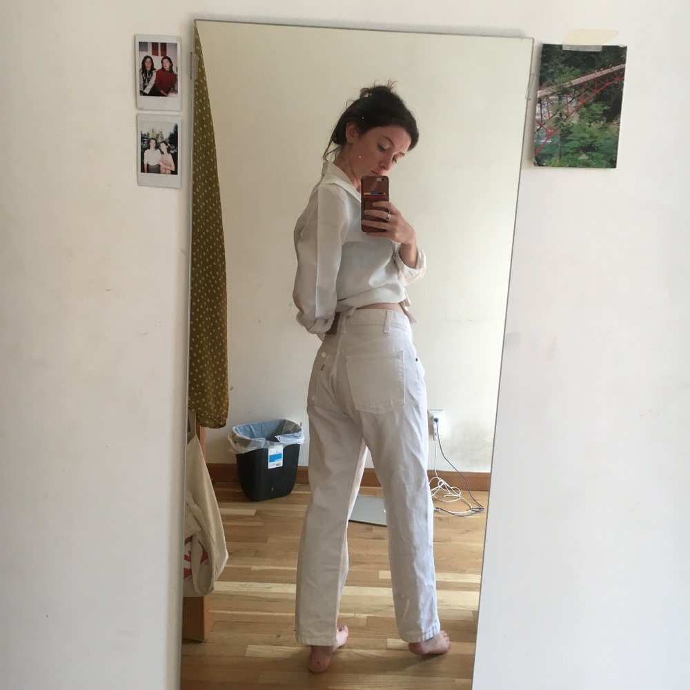 Levi's cropped white jeans